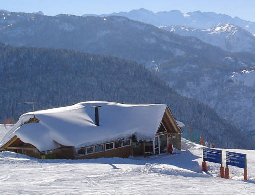 Baqueira abrirá temporada con más nieve artificial.